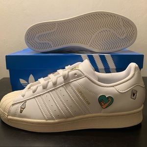 Adidas Superstar J “Patches” Women Size 6